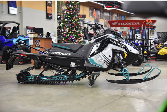 2025 9R Switchback Assault 146 Ghost White Metallic / Gloss Black / Radiant Gree