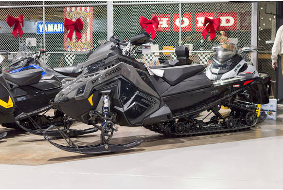 2025 850 Switchback Assault 146 Shadow Gray / Gloss Black