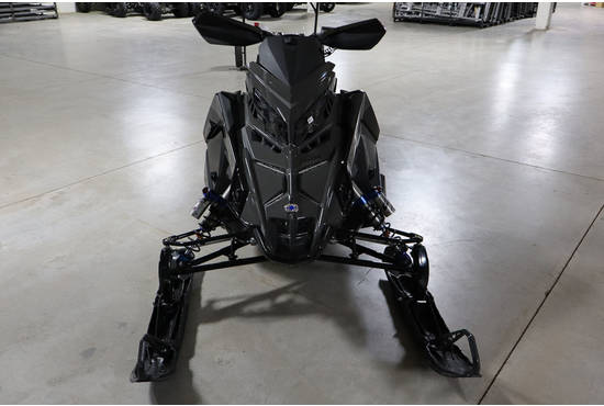 2025 850 Indy XCR 136 Shadow Gray / Gloss Black