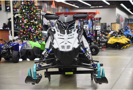 2025 9R Switchback Assault 146 Ghost White Metallic / Gloss Black / Radiant Gree