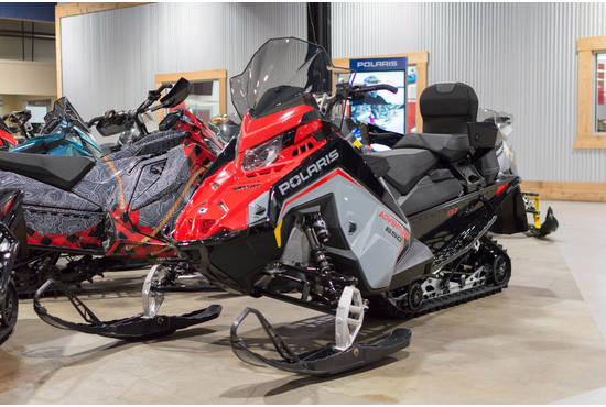2025 650 Indy Adventure 137 Storm Gray / Indy Red