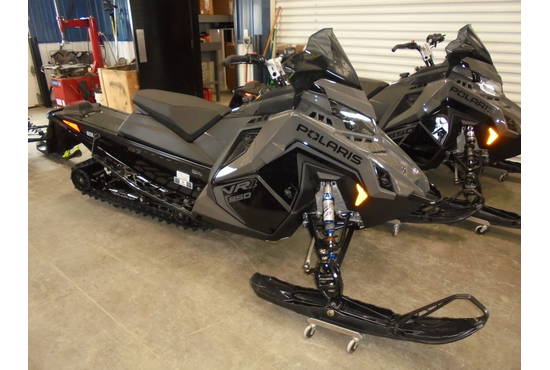2025 850 Indy VR1 137 Shadow Gray / Gloss Black