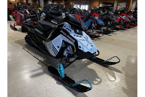 2025 9R Switchback Assault 146 Ghost White Metallic / Gloss Black / Radiant Gree