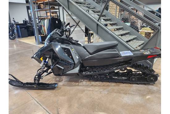 2026 850 Switchback Assault 146 - Race IFS Gloss Black / Blue Dusk