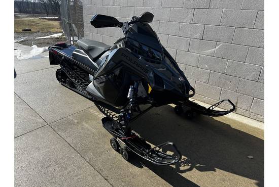 2025 650 Switchback Assault 146 Shadow Gray / Gloss Black