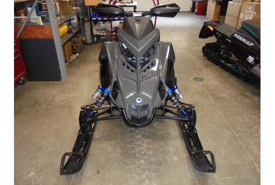 2025 650 Switchback Assault 146 Shadow Gray / Gloss Black