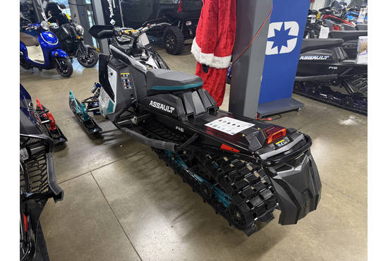2025 9R Switchback Assault 146 Ghost White Metallic / Gloss Black / Radiant Gree
