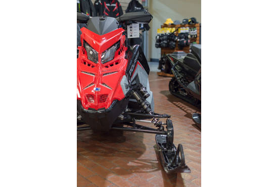 2025 650 Switchback XC 146 Storm Gray / Indy Red