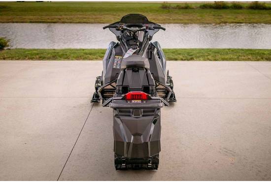 2026 650 INDY XC 137 Gloss Black / Blue Dusk