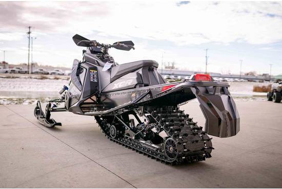 2025 850 Indy XCR 136 Shadow Gray / Gloss Black