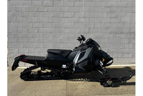 2025 650 Switchback Assault 146 Shadow Gray / Gloss Black