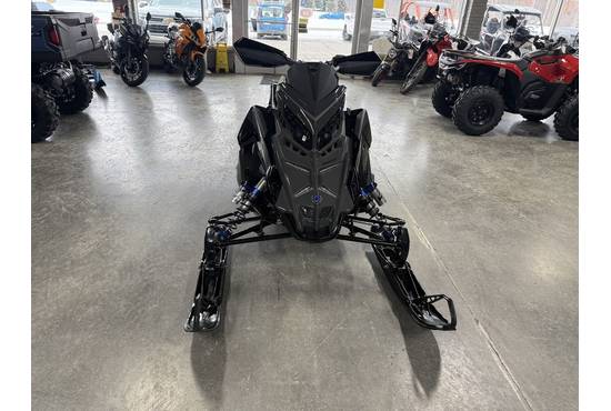 2025 9R Indy XCR 136 Shadow Gray / Gloss Black