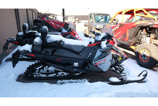 2025 650 Indy Adventure 137 Storm Gray / Indy Red