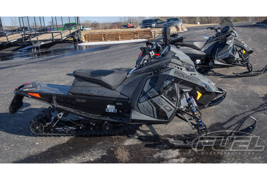 2025 650 Indy XCR 136 Shadow Gray / Gloss Black