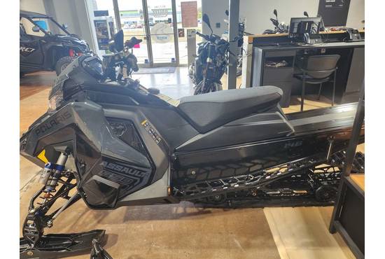 2026 850 Switchback Assault 146 - Race IFS Gloss Black / Blue Dusk