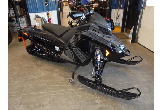 2025 650 Indy XCR 136 Shadow Gray / Gloss Black