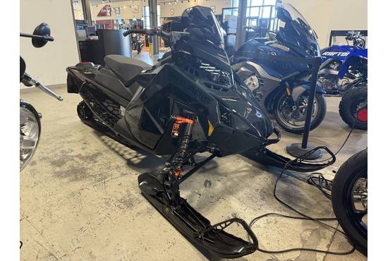 2026 850 INDY VR1 DYNMX 137