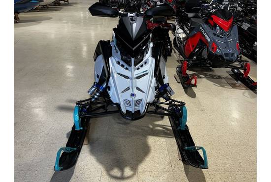 2025 9R Switchback Assault 146 Ghost White Metallic / Gloss Black / Radiant Gree