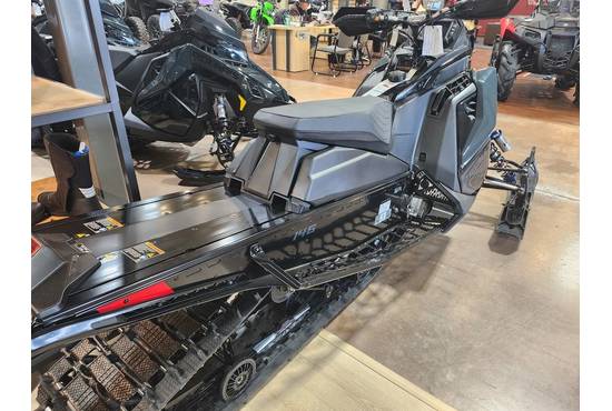 2026 850 Switchback Assault 146 - Race IFS Gloss Black / Blue Dusk