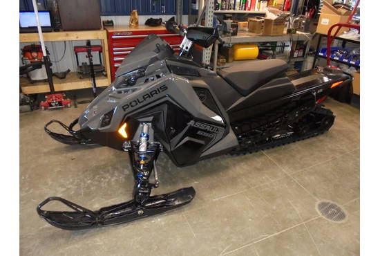 2025 650 Switchback Assault 146 Shadow Gray / Gloss Black