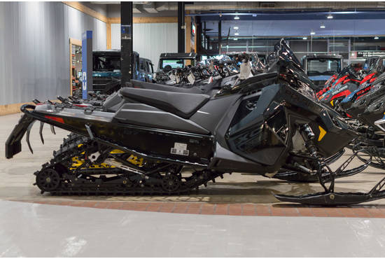 2026 650 INDY XC 137 Gloss Black / Blue Dusk