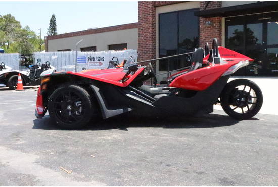 2022 Slingshot S with Technology Package I - Slingshot Red (MANUAL)