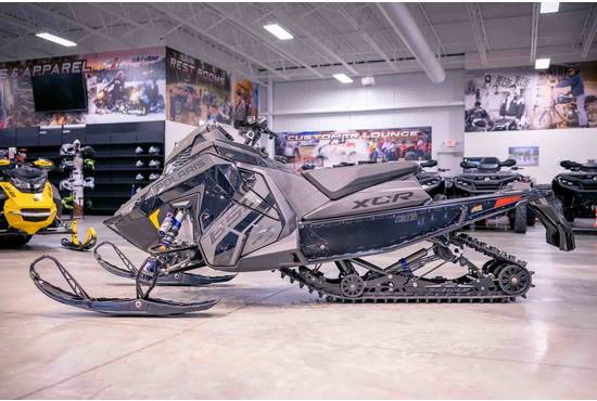 2025 650 Indy XCR 136 Shadow Gray / Gloss Black