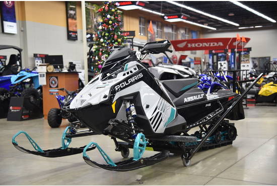 2025 9R Switchback Assault 146 Ghost White Metallic / Gloss Black / Radiant Gree
