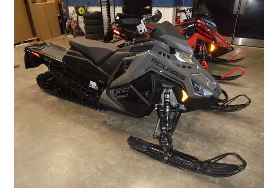 2025 650 Switchback XC 146 Shadow Gray / Gloss Black