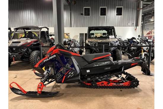 2025 Patriot 9R INDY XCR 136 Midnight Blue Metallic / Indy Red