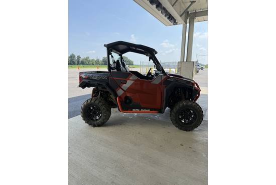 2019 GENERAL 1000 DELUXE