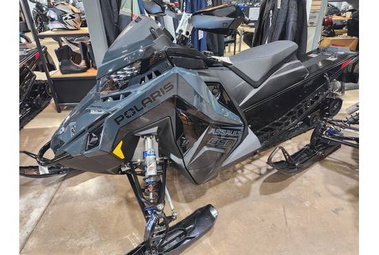 2026 850 Switchback Assault 146 - Race IFS Gloss Black / Blue Dusk
