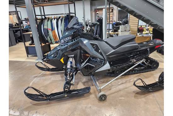 2026 850 INDY VR1 137 Gloss Black / Blue Dusk