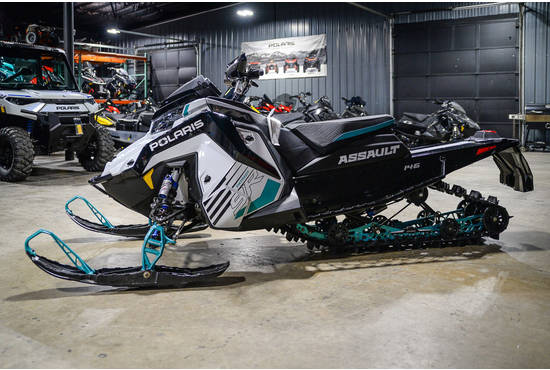 2025 9R Switchback Assault 146 Ghost White Metallic / Gloss Black / Radiant Gree