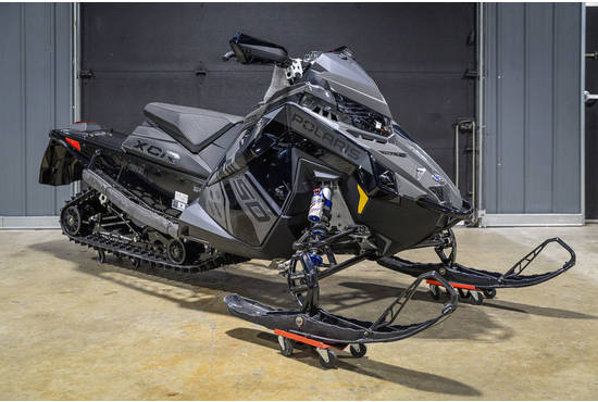 2025 650 Indy XCR 136 Shadow Gray / Gloss Black