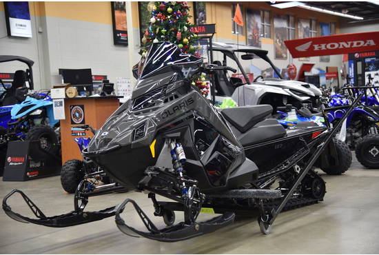 2025 650 Indy VR1 137 Shadow Gray / Gloss Black