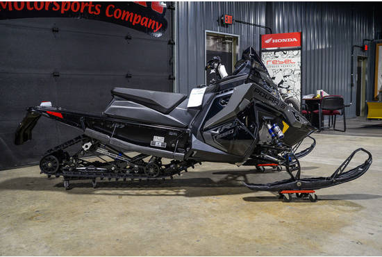 2025 650 Indy VR1 137 Shadow Gray / Gloss Black