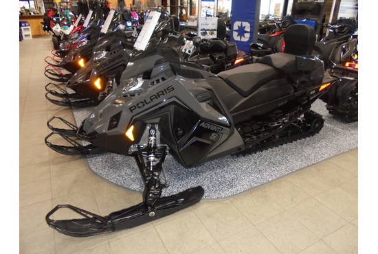 2025 ProStar S4 INDY Adventure 137 Shadow Gray / Gloss Black