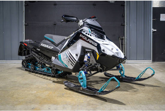 2025 9R Switchback Assault 146 Ghost White Metallic / Gloss Black / Radiant Gree