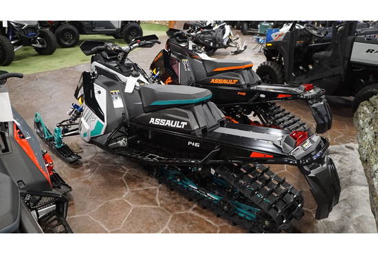 2025 9R Switchback Assault 146 Ghost White Metallic / Gloss Black / Radiant Gree