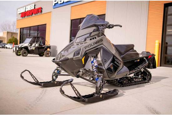 2025 650 Indy VR1 137 Shadow Gray / Gloss Black