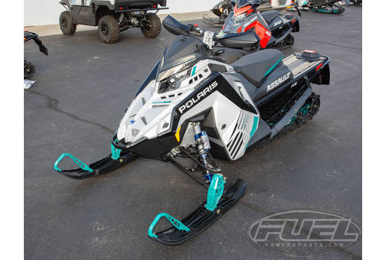 2025 9R Switchback Assault 146 Ghost White Metallic / Gloss Black / Radiant Gree