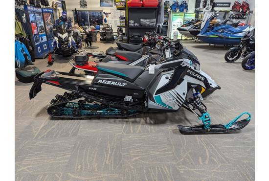 2025 9R Switchback Assault 146 Ghost White Metallic / Gloss Black / Radiant Gree