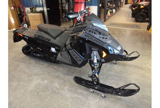 2025 850 Indy XCR 136 Shadow Gray / Gloss Black