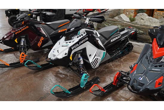 2025 9R Switchback Assault 146 Ghost White Metallic / Gloss Black / Radiant Gree