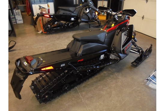 2025 650 Switchback XC 146 Storm Gray / Indy Red