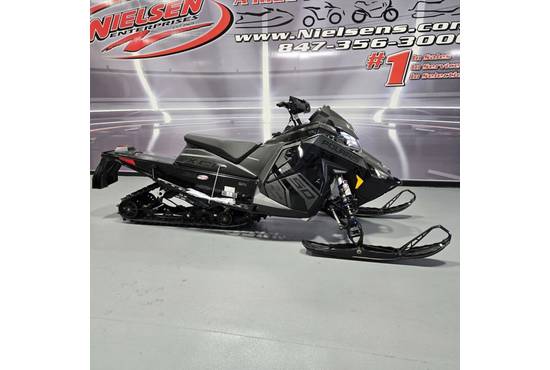 2025 650 Indy XCR 136 Shadow Gray / Gloss Black