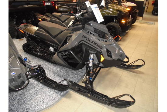 2025 650 Indy VR1 137 Shadow Gray / Gloss Black