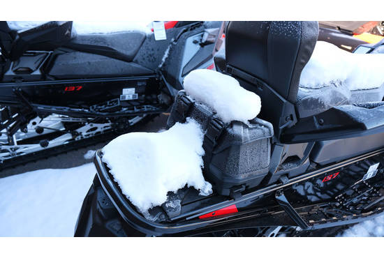 2025 650 Indy Adventure 137 Storm Gray / Indy Red