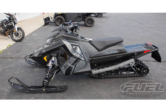 2025 850 Indy XCR 136 Shadow Gray / Gloss Black